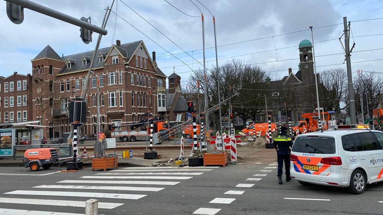 Foto-stoplicht-valt-op-bovenleiding-tram-kruispunt-Westdijk-Pieter-de-Hoochweg
